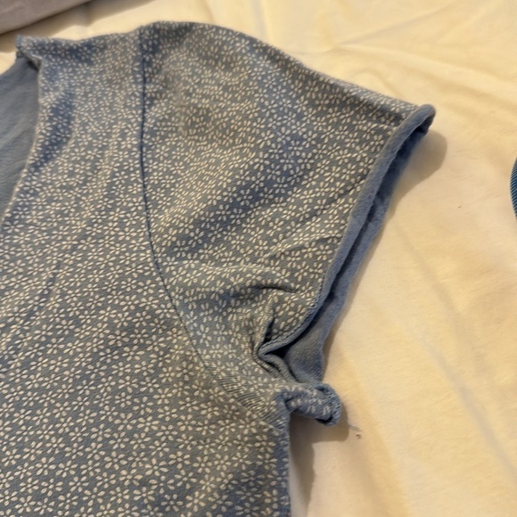 Brandy Melville Blue Flower ruched T - Picture 5 of 6